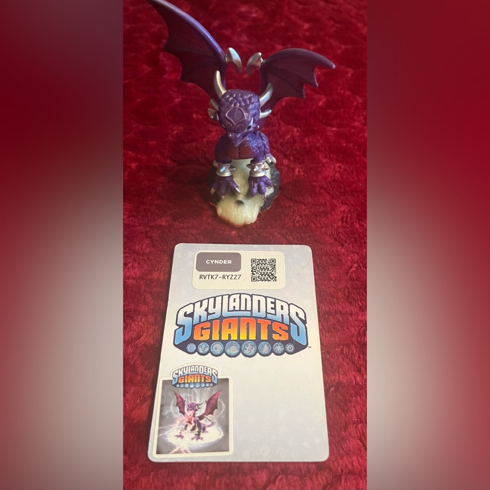 Skylanders Giants Cynder Figure Loose Complete w/ Code Sticker & Card
